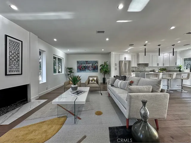190 E Gainsborough Road, Thousand Oaks, California 91360