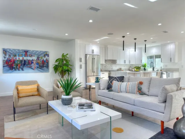 190 E Gainsborough Road, Thousand Oaks, California 91360