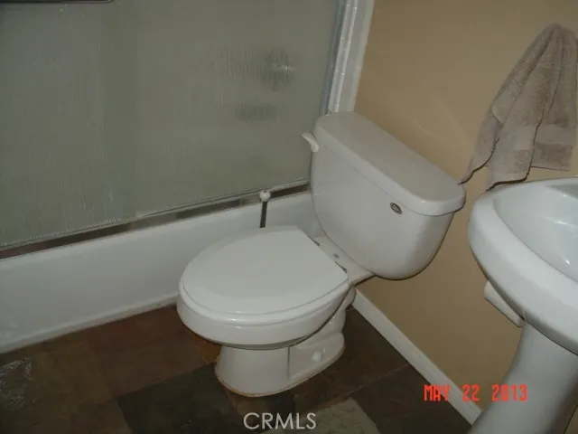 Downstairs common bathroom