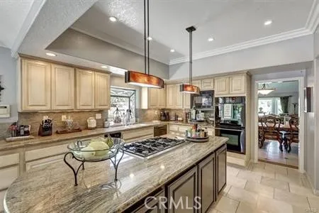 2367 Fox Ridge Way, Upland, California 91784