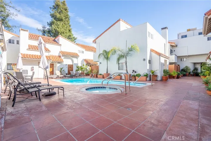 10926 Bluffside Drive 9, Studio City, California 91604