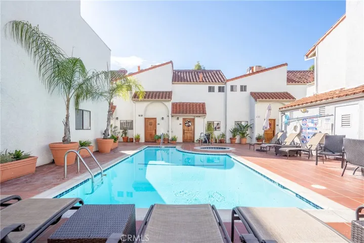 10926 Bluffside Drive 9, Studio City, California 91604