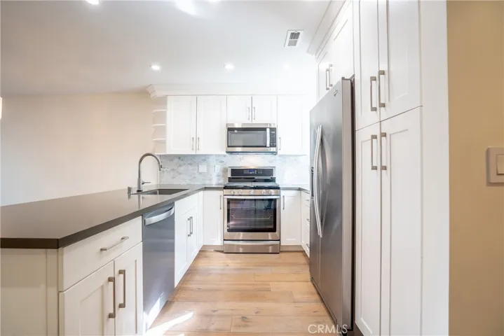 10926 Bluffside Drive 9, Studio City, California 91604