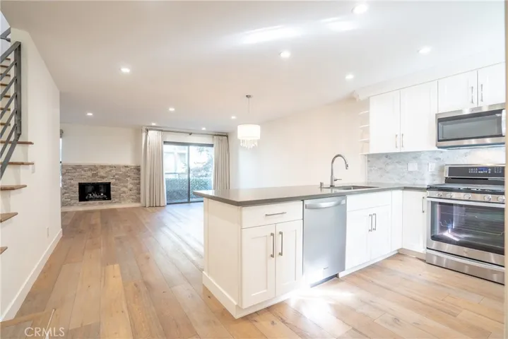 10926 Bluffside Drive 9, Studio City, California 91604