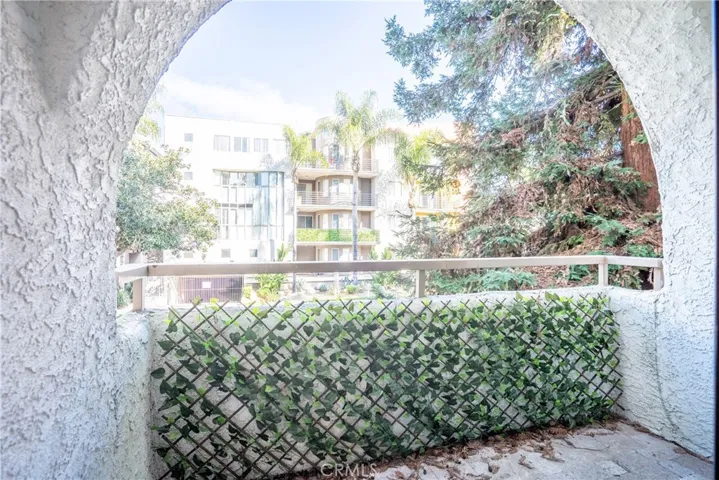 10926 Bluffside Drive 9, Studio City, California 91604