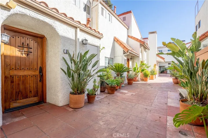 10926 Bluffside Drive 9, Studio City, California 91604