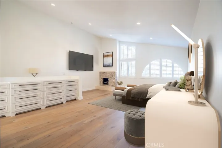 10926 Bluffside Drive 9, Studio City, California 91604