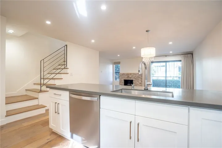 10926 Bluffside Drive 9, Studio City, California 91604