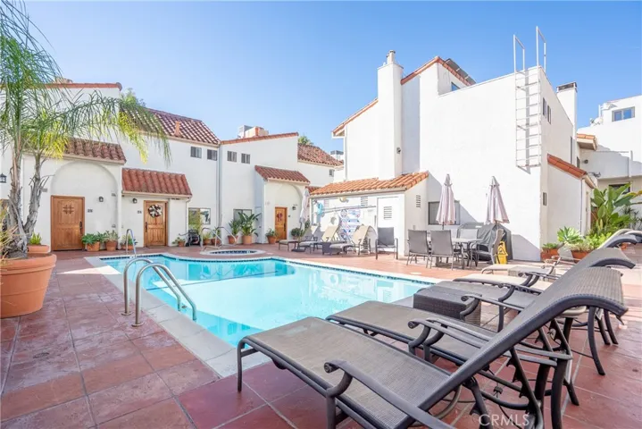 10926 Bluffside Drive 9, Studio City, California 91604