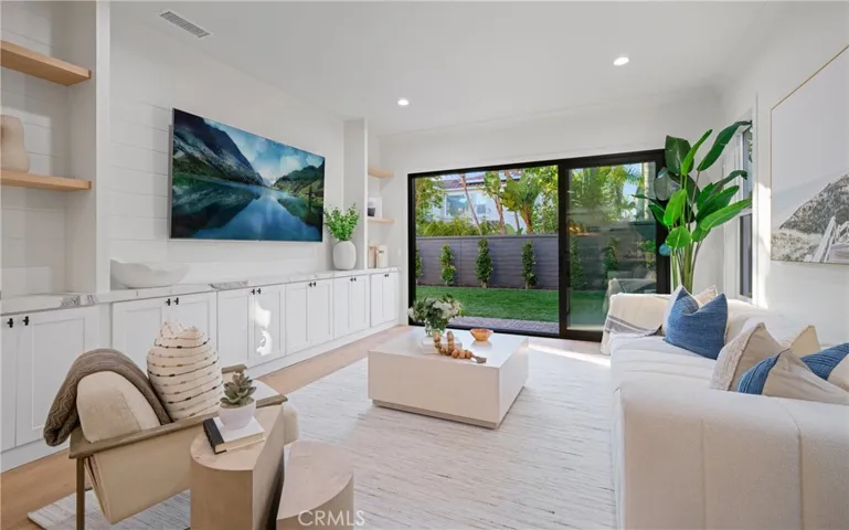 6507 Havenwood Circle, Huntington Beach, California 92648