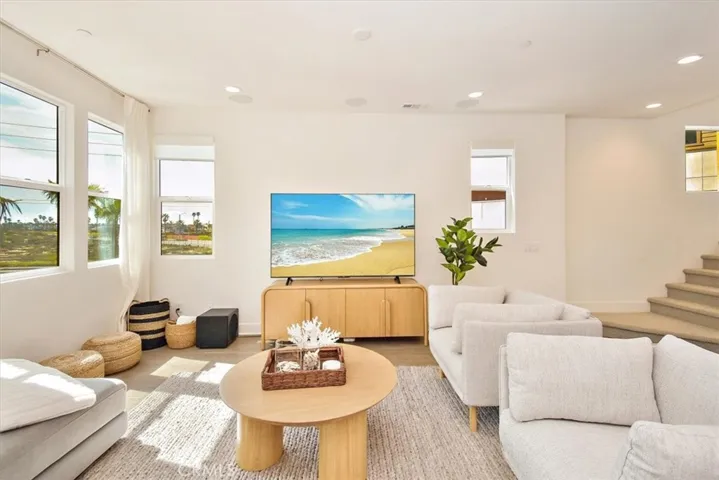1030 S Harbor Boulevard, Oxnard, California 93035