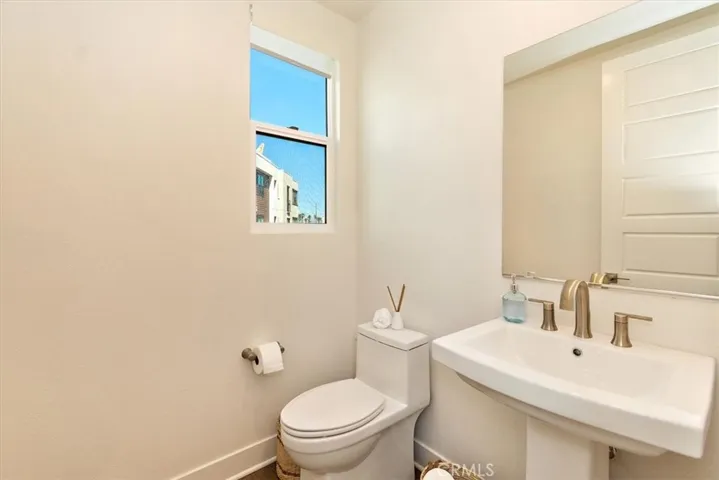 1030 S Harbor Boulevard, Oxnard, California 93035