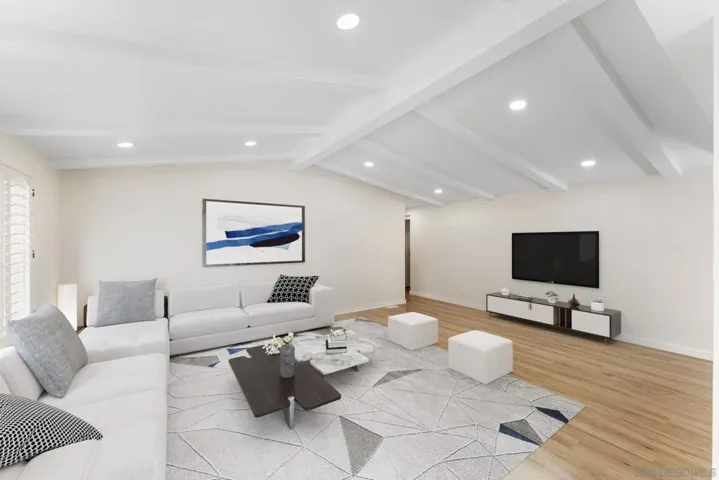 612 Via Del Mar, Vista, California 92081