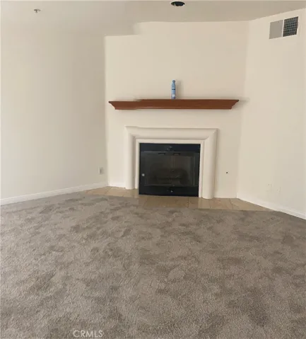 Living Room/Fireplace