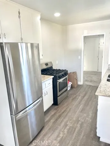 8215 Sewell: Kitchen