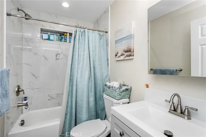 Unit B Bathroom