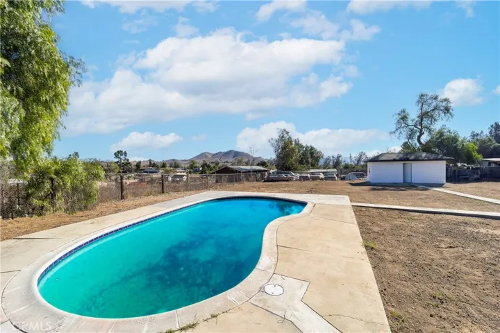 11376 Holmes Avenue, Jurupa Valley, California 91752