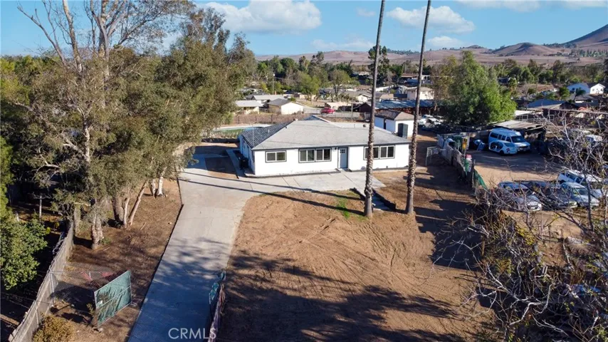 11376 Holmes Avenue, Jurupa Valley, California 91752