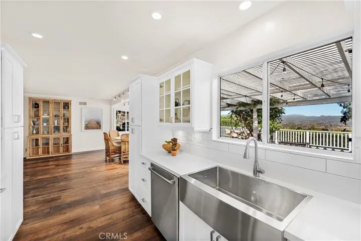 3008 Mountain View Drive, Laguna Beach, California 92651