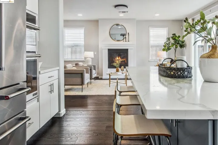 6611 Donlon Way, Dublin, California 94568-4697