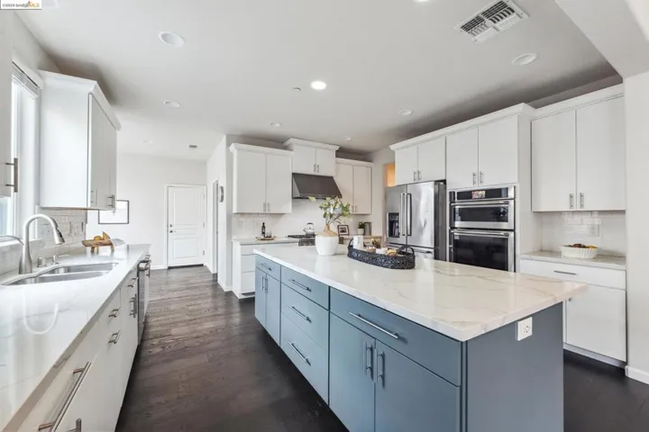 6611 Donlon Way, Dublin, California 94568-4697