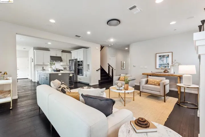 6611 Donlon Way, Dublin, California 94568-4697