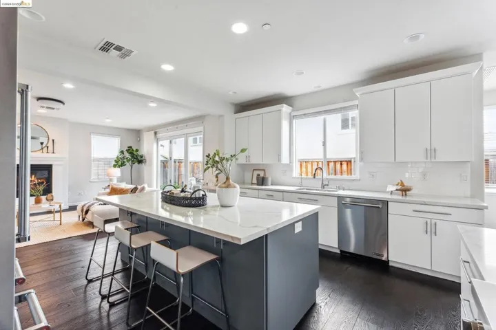 6611 Donlon Way, Dublin, California 94568-4697