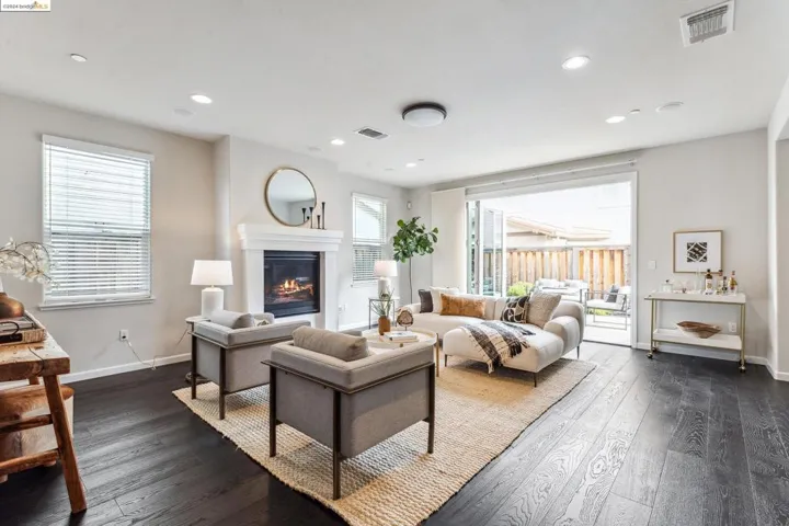 6611 Donlon Way, Dublin, California 94568-4697