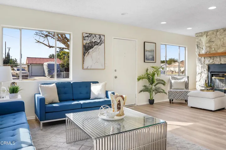 8429 Alameda-19