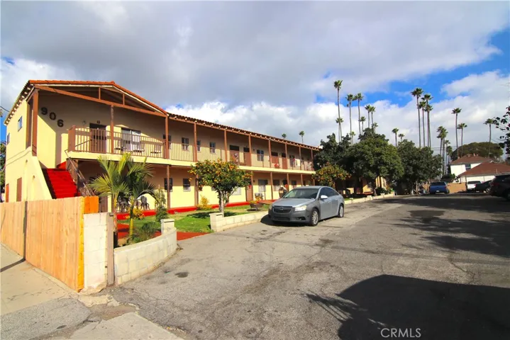 906 N Fries Avenue, Wilmington, California 90744
