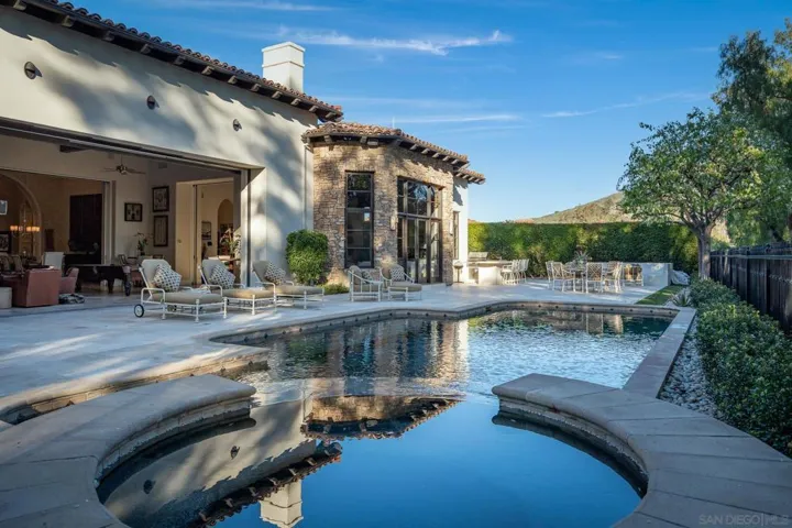 18495 Calle La Serra, Rancho Santa Fe, California 92091