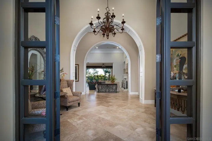 18495 Calle La Serra, Rancho Santa Fe, California 92091