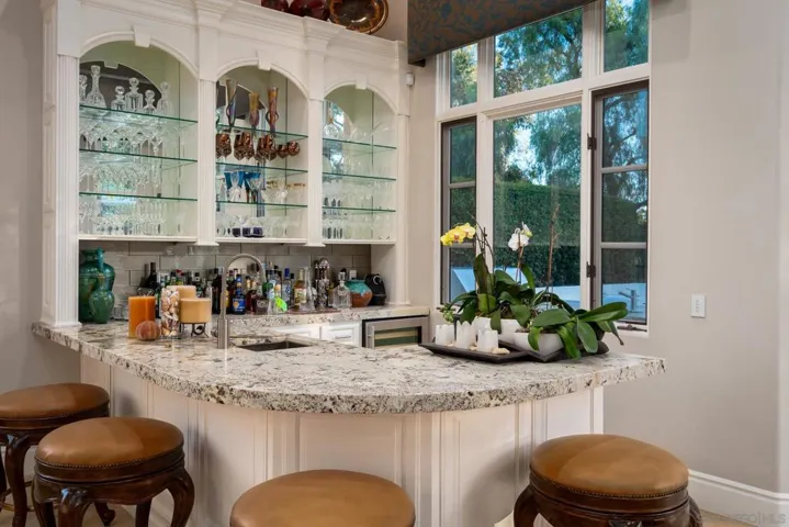 18495 Calle La Serra, Rancho Santa Fe, California 92091