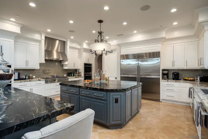 18495 Calle La Serra, Rancho Santa Fe, California 92091