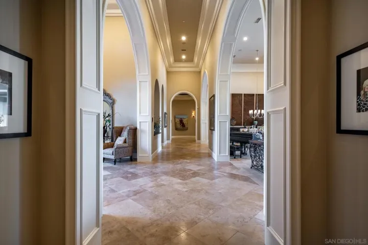 18495 Calle La Serra, Rancho Santa Fe, California 92091