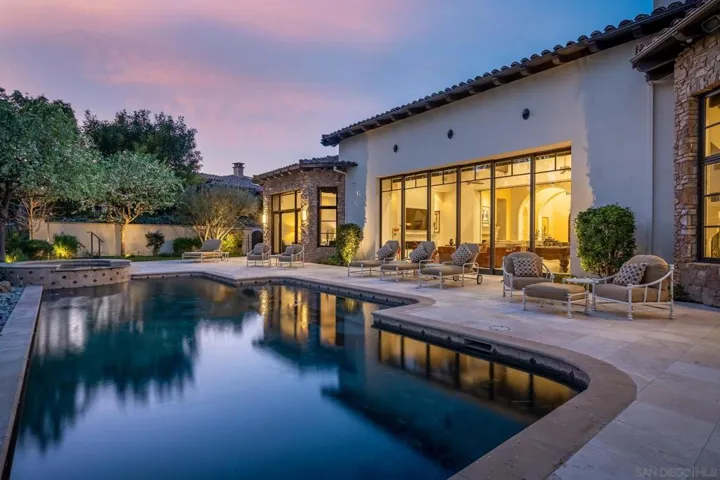 18495 Calle La Serra, Rancho Santa Fe, California 92091