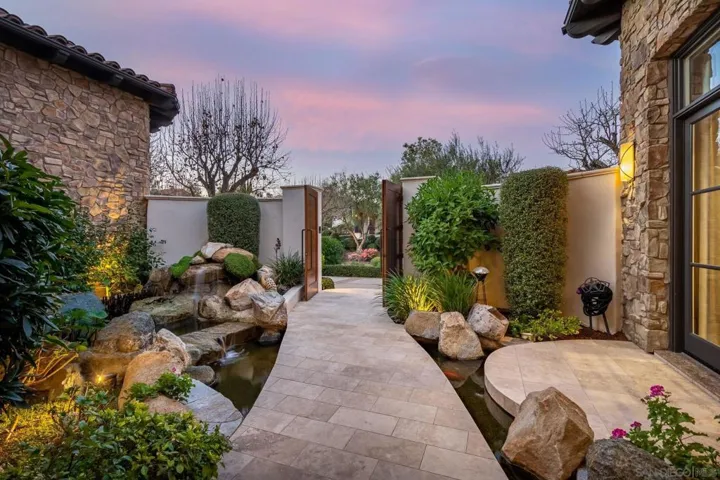 18495 Calle La Serra, Rancho Santa Fe, California 92091