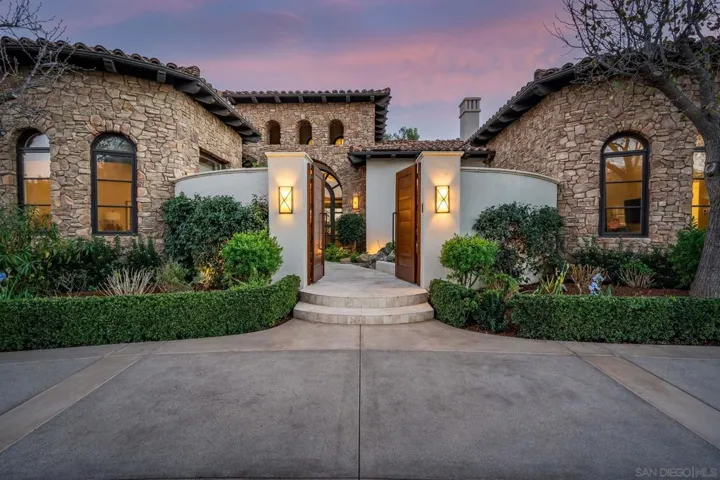 18495 Calle La Serra, Rancho Santa Fe, California 92091
