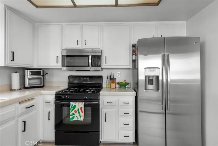 529 W 220th Street 32, Carson, California 90745