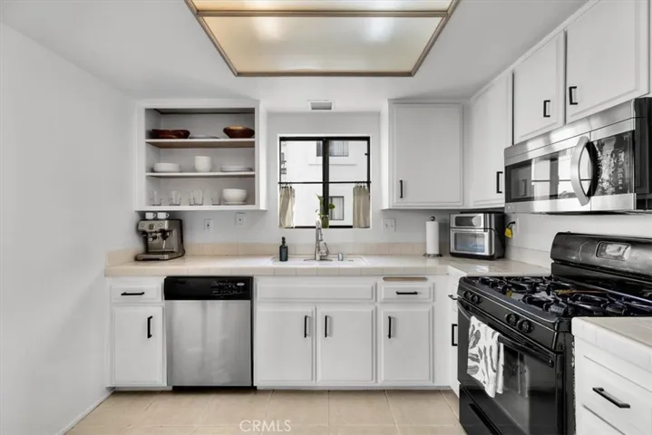 529 W 220th Street 32, Carson, California 90745
