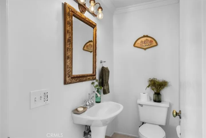 529 W 220th Street 32, Carson, California 90745