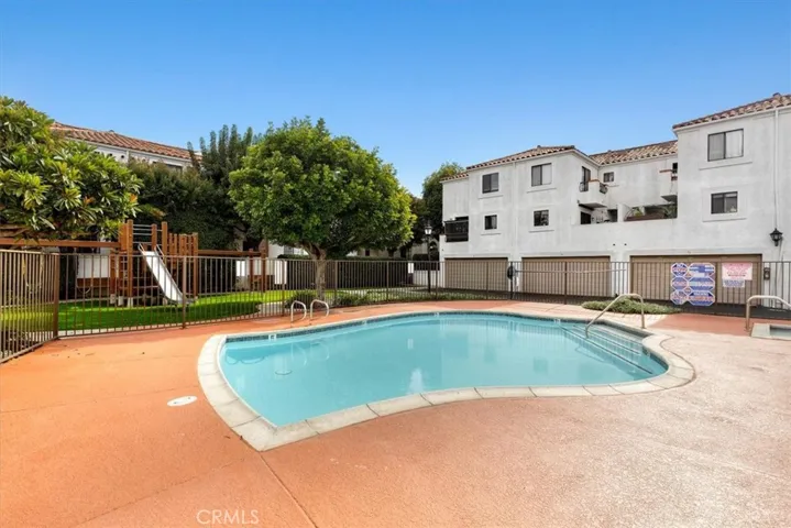 529 W 220th Street 32, Carson, California 90745