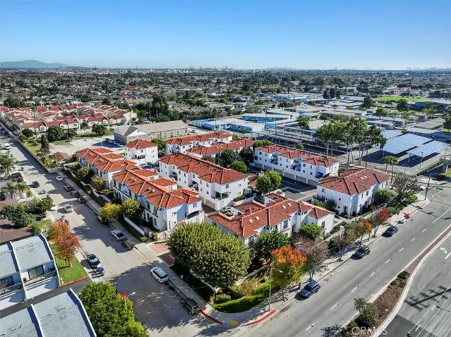 529 W 220th Street 32, Carson, California 90745