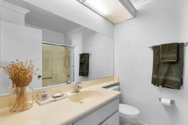 529 W 220th Street 32, Carson, California 90745