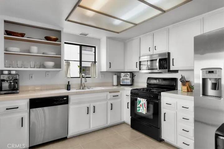 529 W 220th Street 32, Carson, California 90745