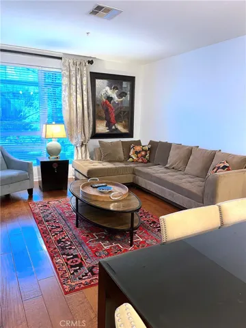 21301 Erwin Street 442, Woodland Hills, California 91367