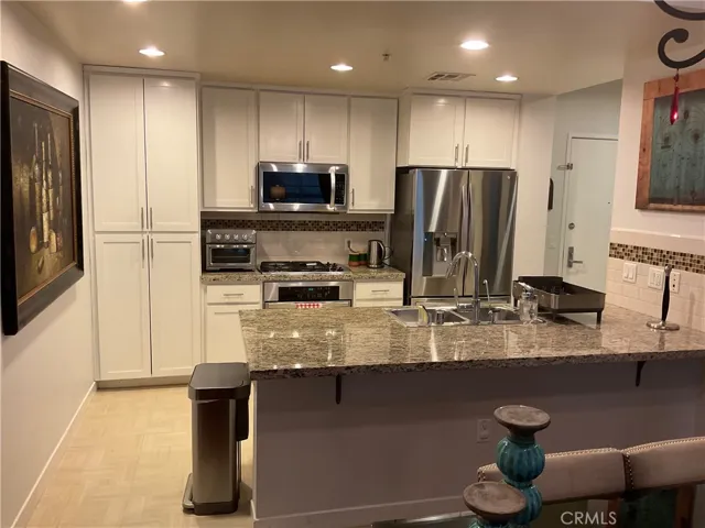 21301 Erwin Street 442, Woodland Hills, California 91367