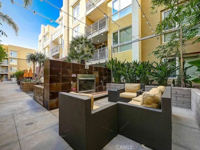 21301 Erwin Street 442, Woodland Hills, California 91367
