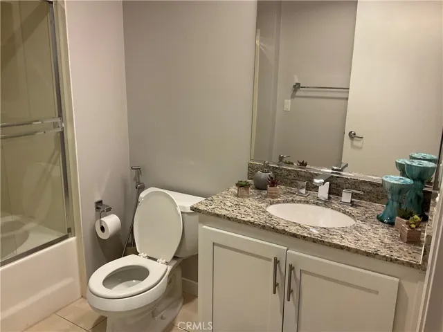 21301 Erwin Street 442, Woodland Hills, California 91367