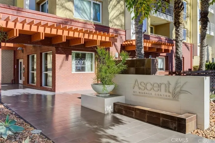 21301 Erwin Street 442, Woodland Hills, California 91367